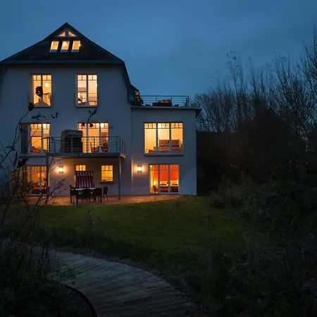 Claudia בורקום