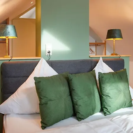 Claudia בורקום